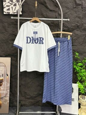 SALE🎉 2pcs T-shirt And Pants Set Stylish Mono Jogger Set